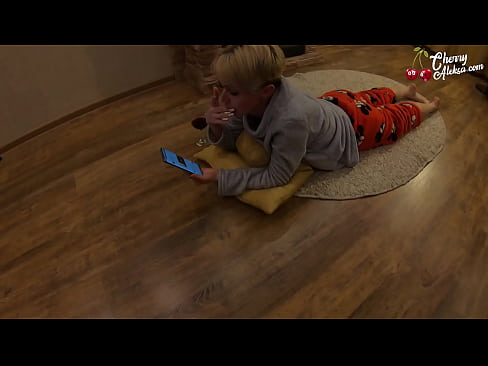 ❤️ Blondă nebună care suge o sculă uriașă și sare pe ea - Sex anal ❤️❌   at ro.pornpk.ru ☑